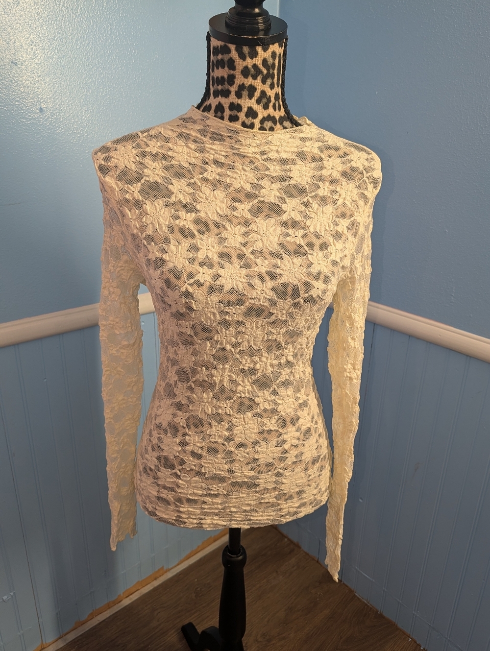 easel Cream Floral Lace Long-Sleeve Tee
